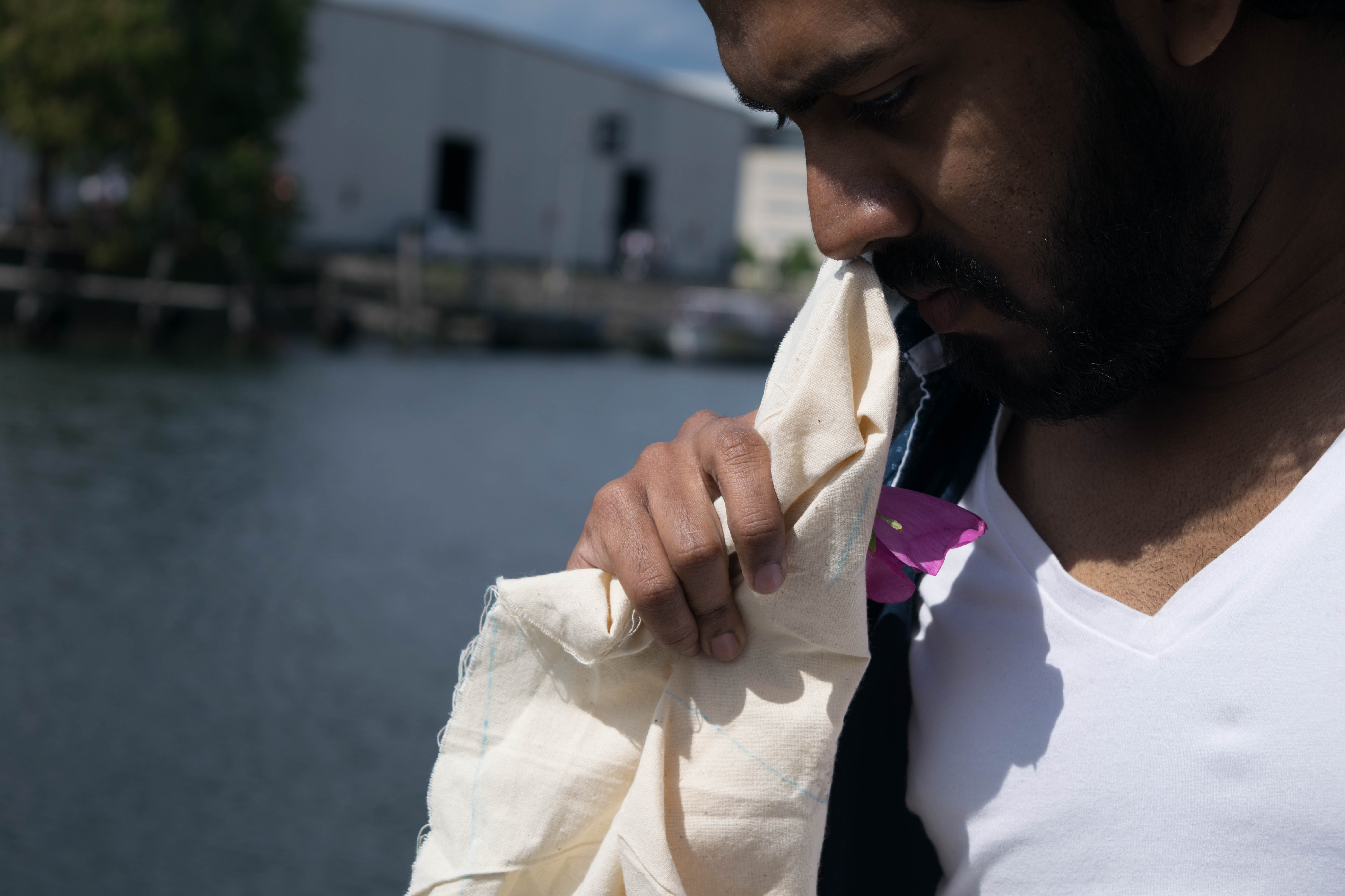 Arvind attempts to locate himself using the smell map.